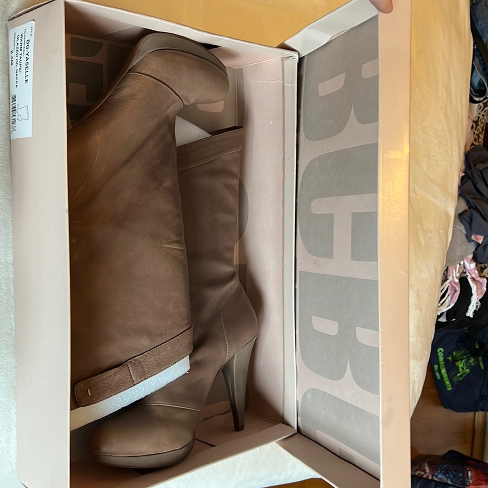 BCBGENERATION YASELLE WARM TAUPE GLAZED OIL NAPPA WOMEN'S 8.5 BRAND NEW!!!